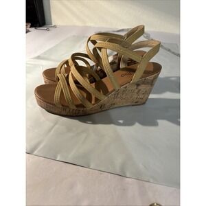 Me Too Women's Size 7.5 Wide Wedge Sandals Shoes